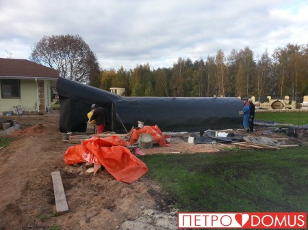 Гидроизоляция фундамента погреба геомембраной HDPE