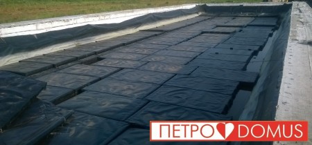 Пожарный водоём закрытого типа с понтонами