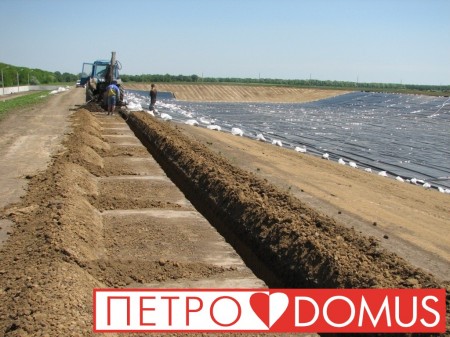 Гидроизоляция анкерной траншеи полигонов ТБО геомембраной HDPE