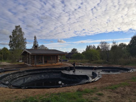 Монтаж водоёма с купелью из геомембраны