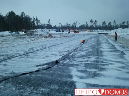 Подготовка геомембраны для гидроизоляции полигона ТБО